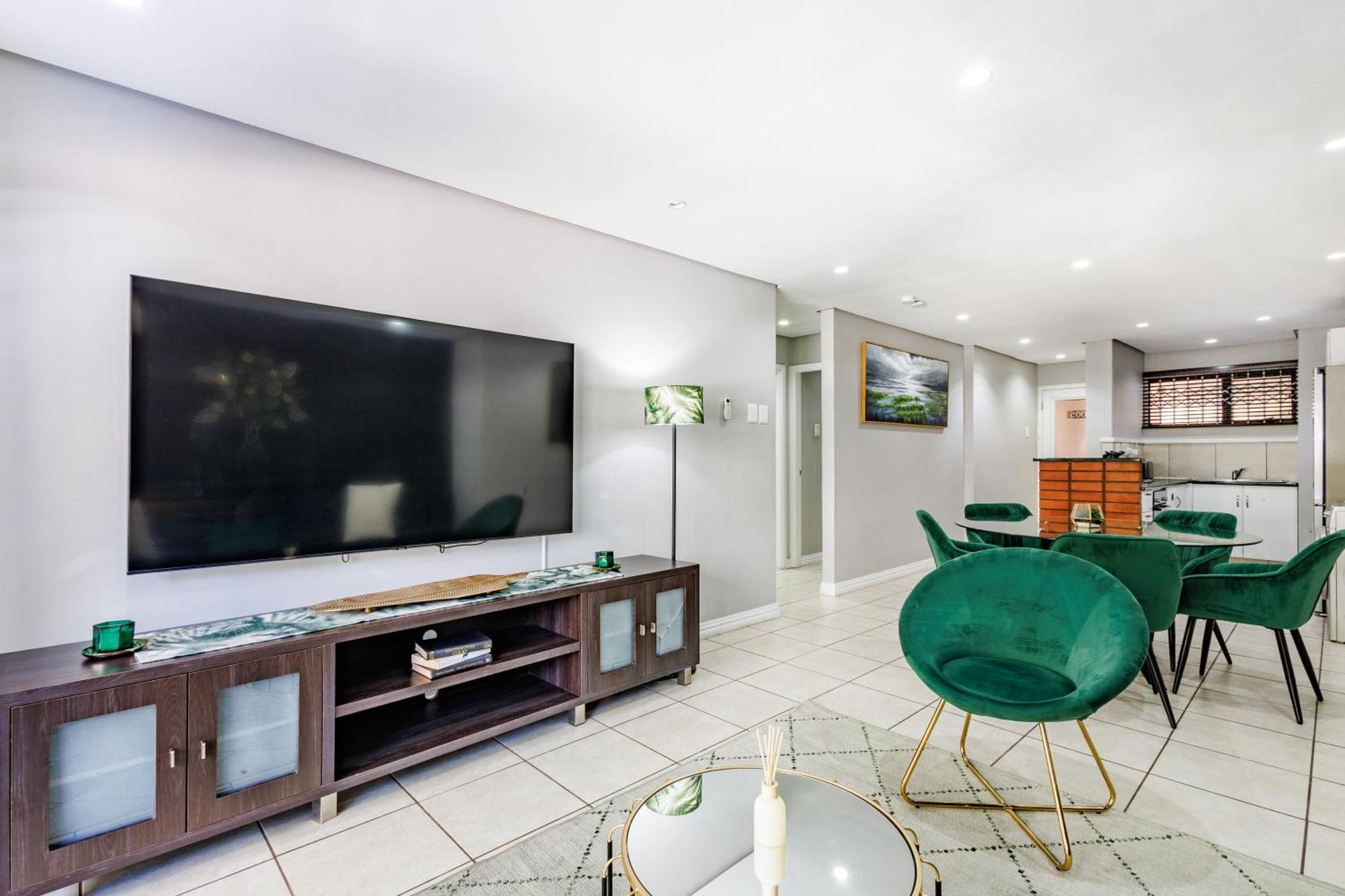Diamond Umhlanga W Balcony & Rooftop Pool Apartment Durban
