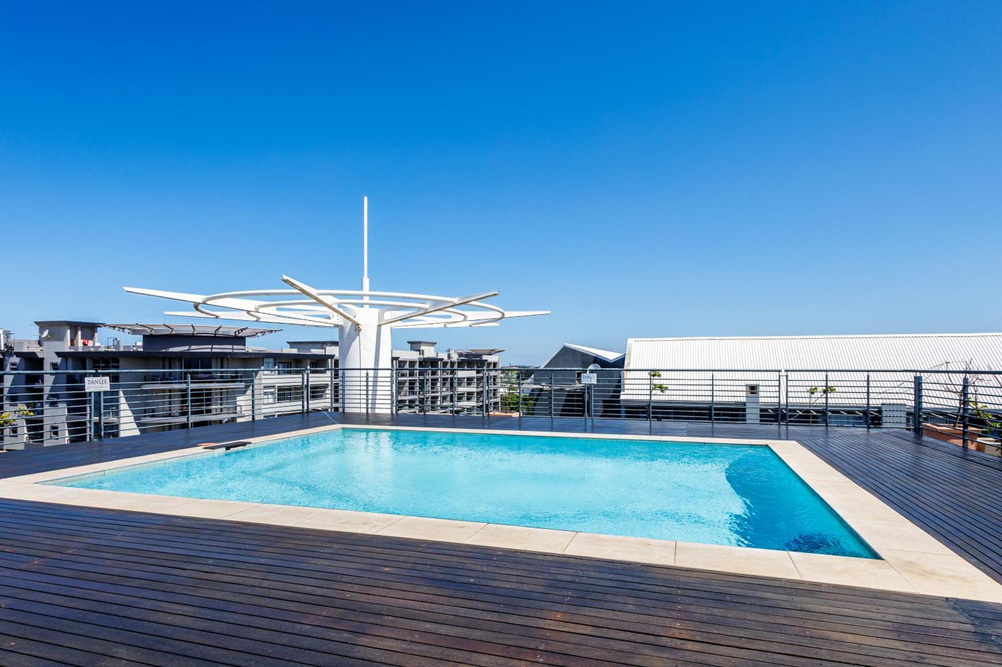 Diamond Umhlanga W Balcony & Rooftop Pool Apartment Durban